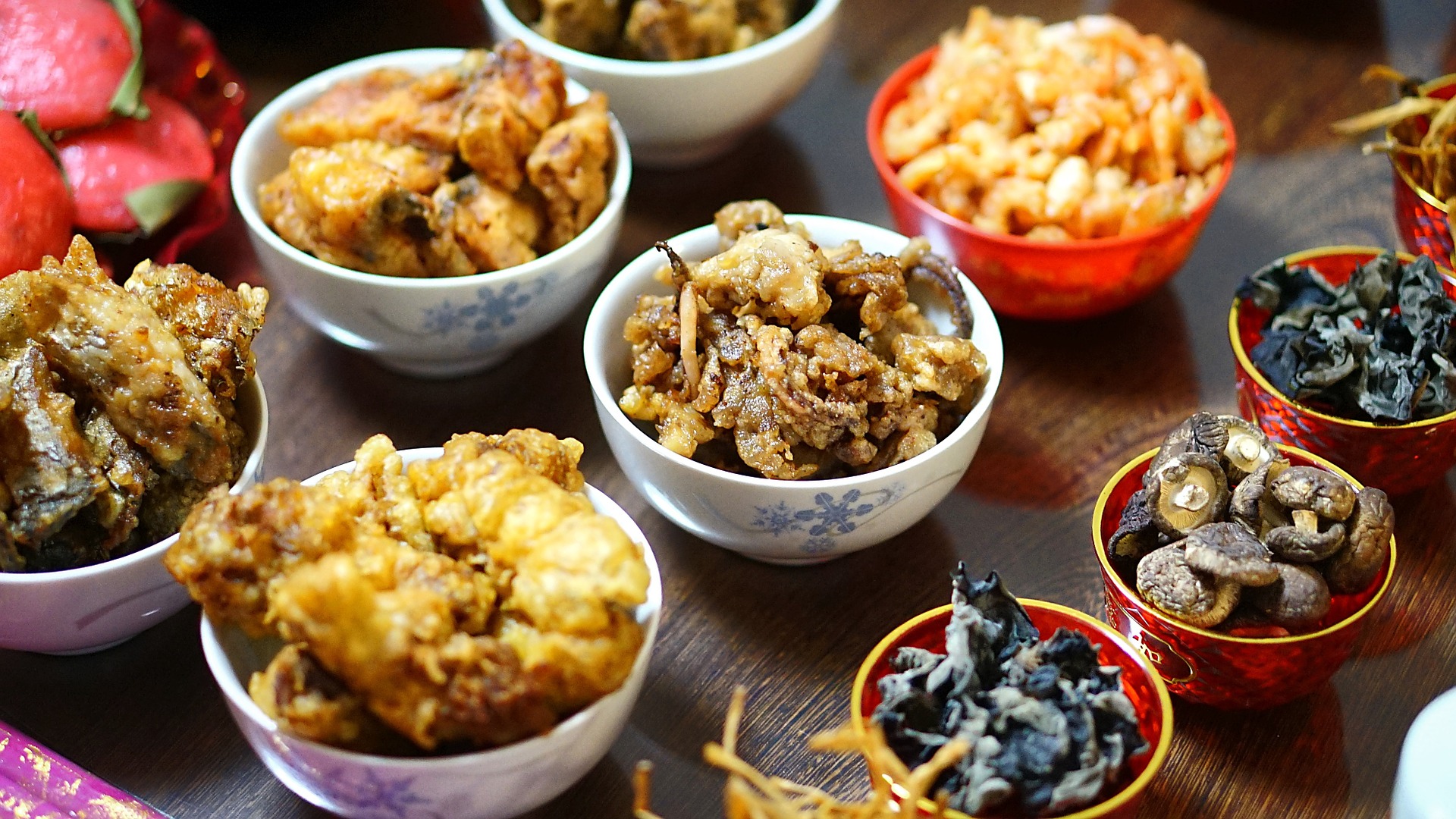 2023年夜飯必備的料理，餐桌上沒出現這7道菜怎麼能稱上過年？ - 台南伴手禮盒推薦!年夜菜- 蹄膀、筍乾封肉、香腸｜古積食品