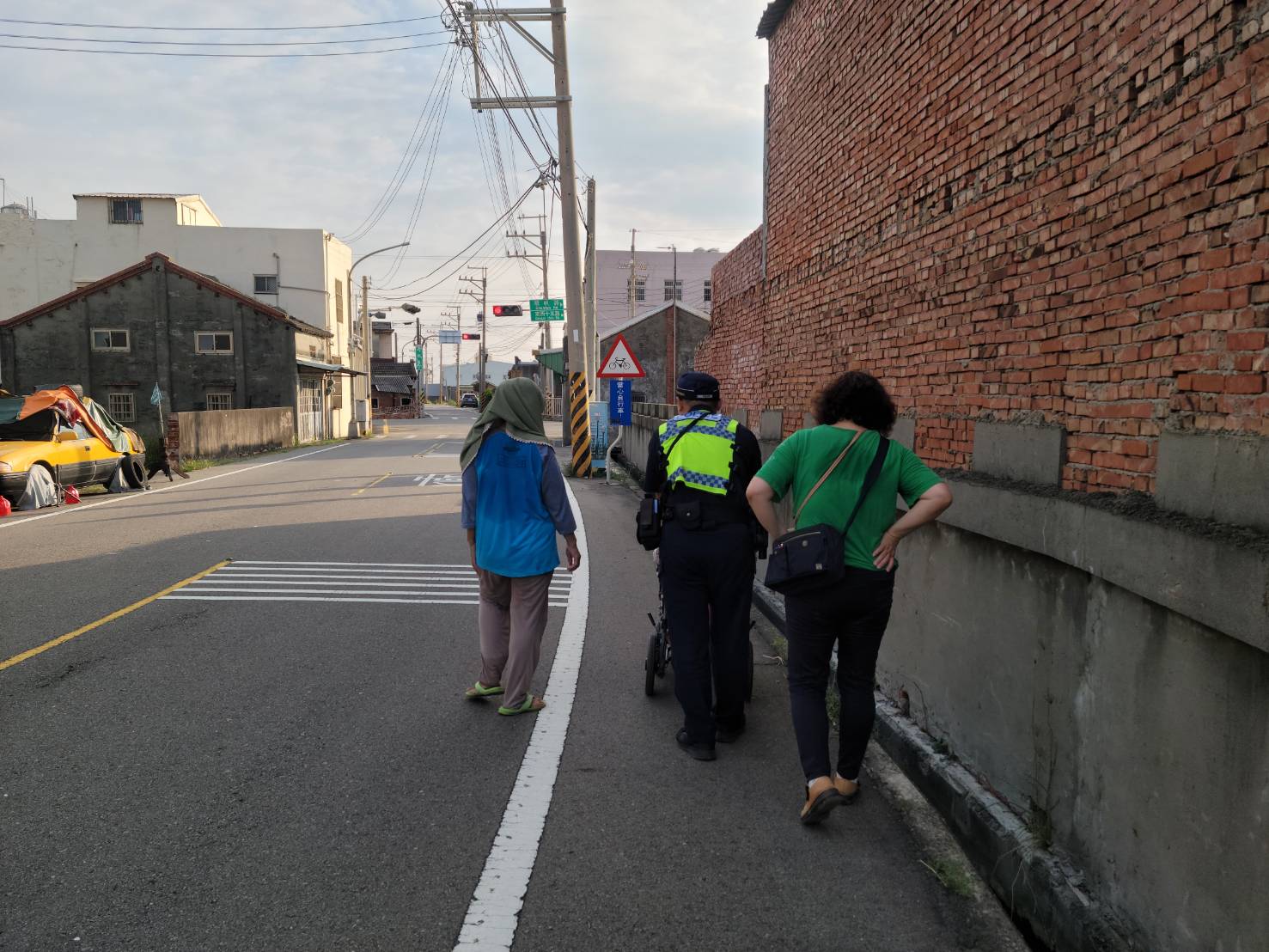 失智嬤＋新手看護移工」迷航幸碰熱心警助返家