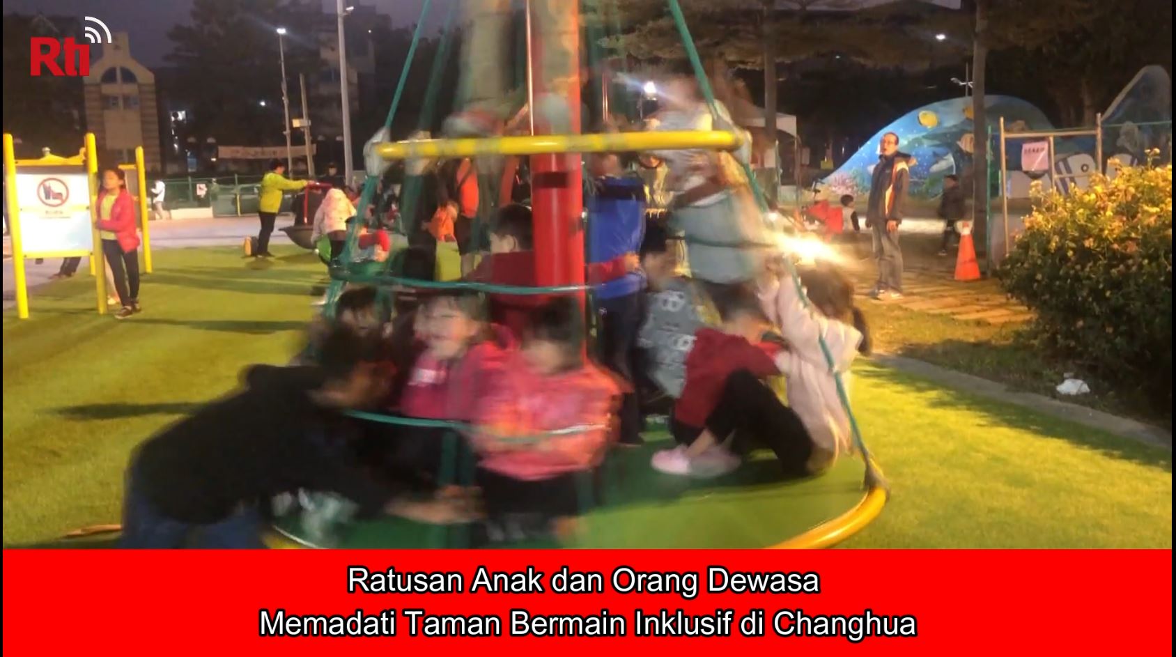 Ratusan Anak dan Orang Dewasa Memadati Taman Bermain Inklusif ..