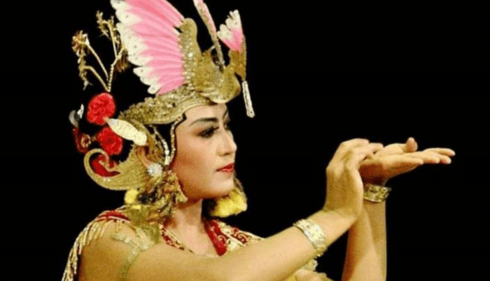 Zhou Shen (周深) dan Anastasia Melati