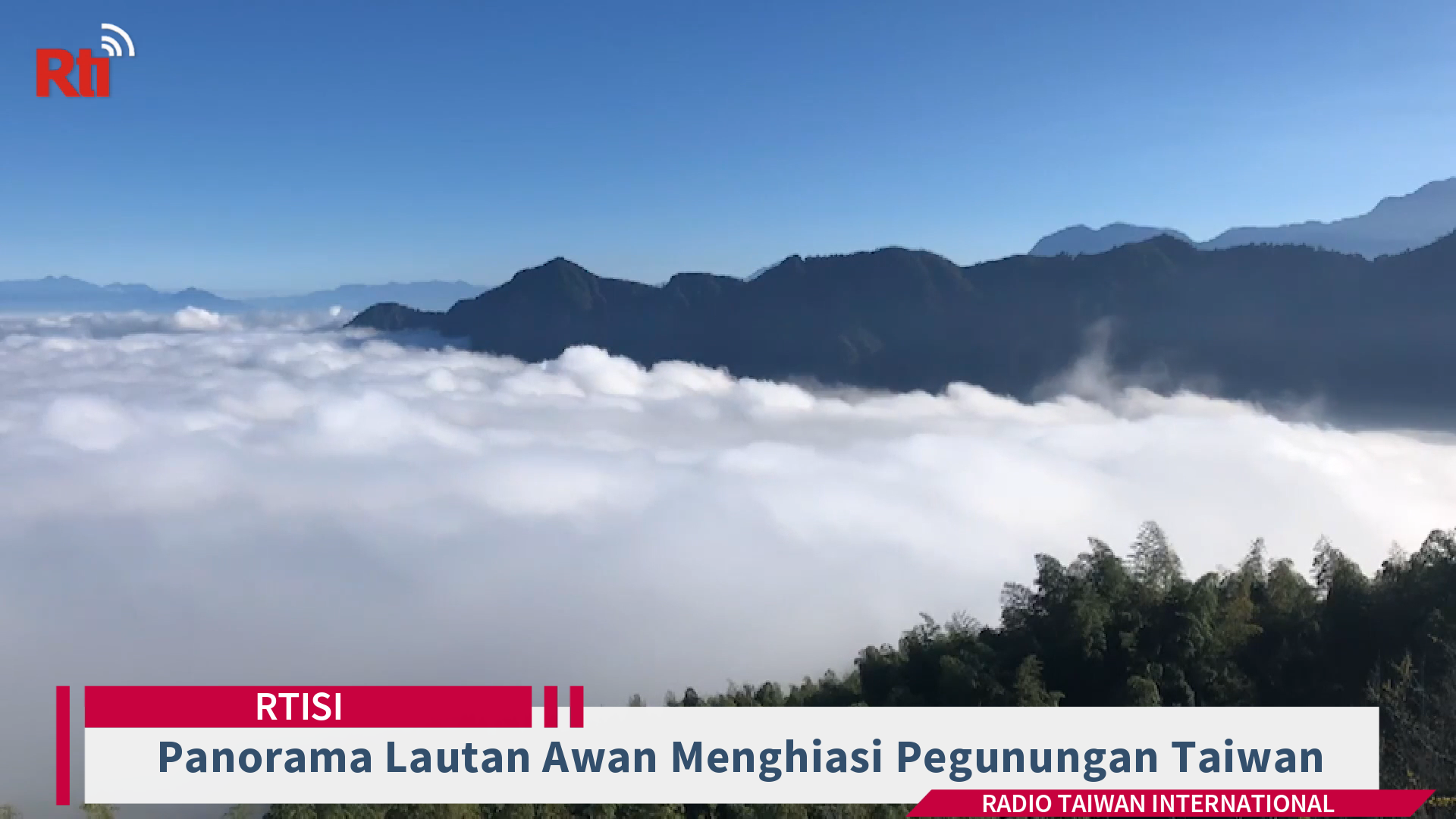 Panorama Lautan Awan Menghiasi Pegunungan Taiwan