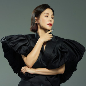 Julia Peng (彭佳慧)