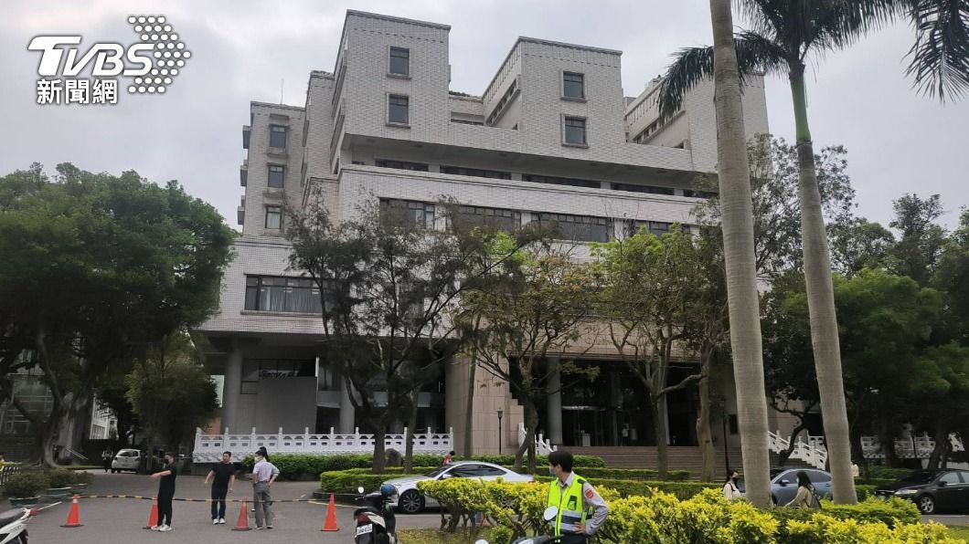 (Taiwan Hari Ini, 12/4) - Universitas Tamkang di Danshui Dikejutkan dengan Sesosok Mayat yg Diduga Bunuh Diri