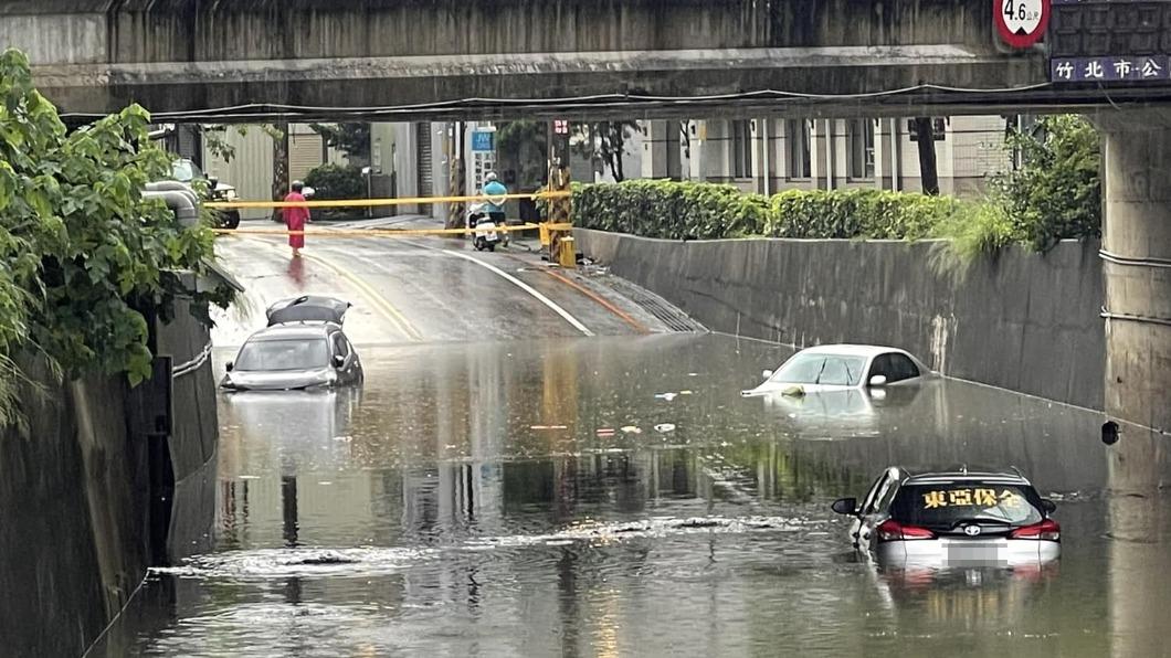 Hujan Lebat Mengguyur Utara Taiwan, Beberapa Titik Tergenang oleh Air