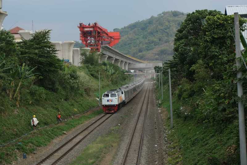 Proyek Kereta Cepat Indonesia Terkena Dugaan Kasus Suap, Dirut Dipanggil KPK Proyek Kereta Cepat Indonesia Terkena Dugaan Kasus Suap, Dirut Dipanggil KPK