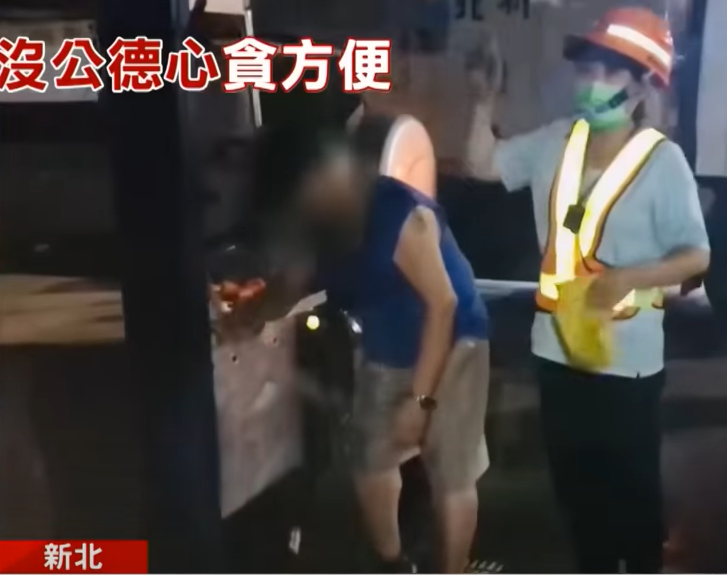 Terkena Ledakan Minyak Cabai Tepat di Muka saat Buang Sampah, Pria Ini Tak Henti Menangis