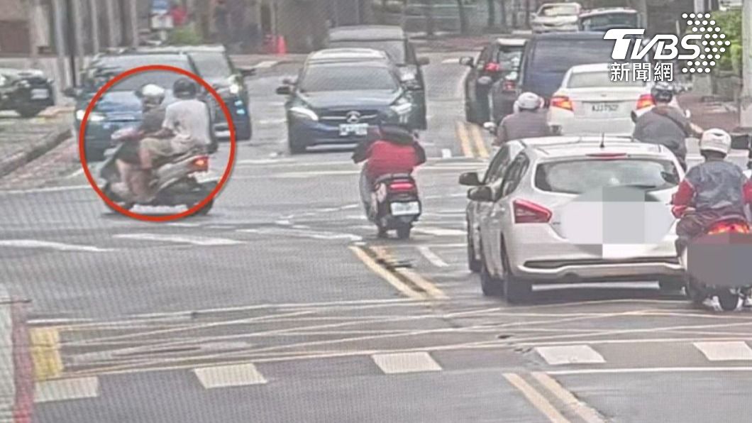 Polisi Bantu Kakek Temukan 