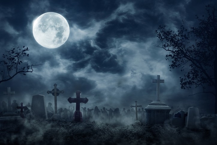 19 Pantangan Bulan Hantu