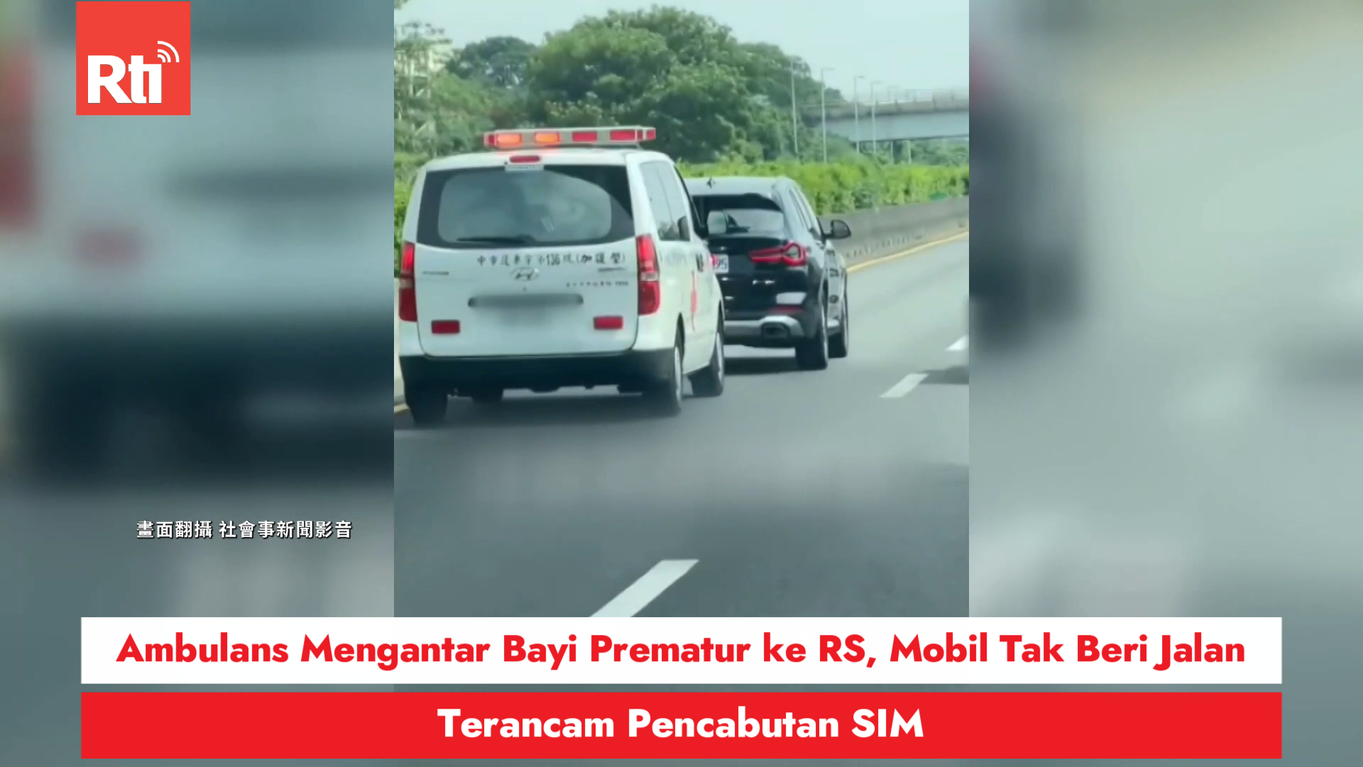 Ambulans Mengantar Bayi Prematur ke RS, Mobil Pribadi Tak Beri Jalan, Terancam Pencabutan SIM