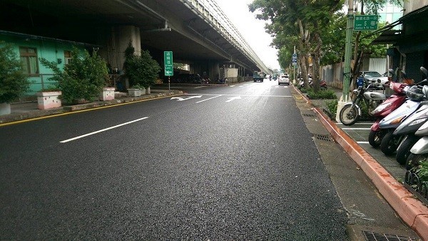 Humantek 220824:Mengapa Jalan Aspal di Taiwan “Bling-bling”?