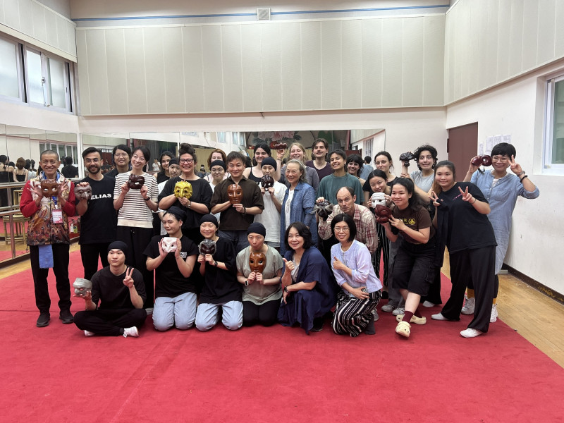 Di Negeri Rantau 040625: TCPA Gelar Lokakarya Pertunjukan Lintas Budaya, Didik Ninik Thowok Ajarkan Tarian Jawa
