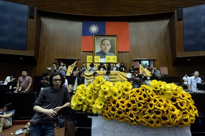 Rakyat Duduki Ruang Sidang Yuan Legislatif, Ketua Yuan Legislatif Wang : Memberi Contoh Yang Salah