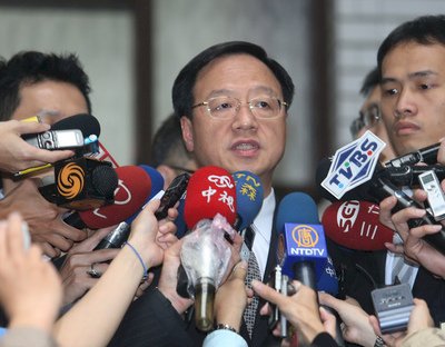 PM Jiang Bawa Tim Kesehatan Membesuk Lin I-hsiung