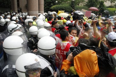 Kepolisian Taipei Kerahkan 500 Polisi Dalam Demo Hari Buruh