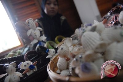Masyarakat Serangan manfaatkan sampah laut untuk kerajinan