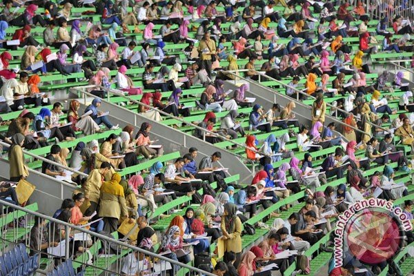 Pemerintah Terima 100.000 PNS Pada 2014