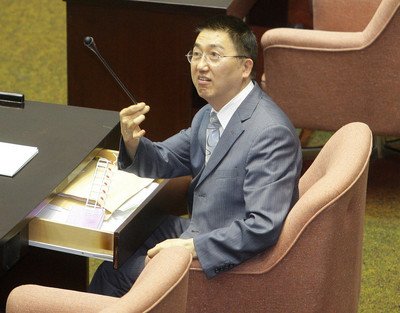 Rapat Legislatif Sementara, Hadapi Kendala Dalam Pembahasan Perjanjian Lintas Selat