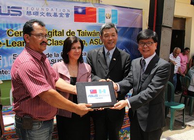 Asus sumbang Komputer, kemendiknas Guatemala berterimakasih