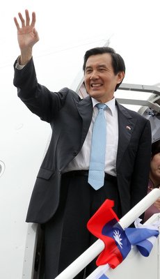 Kunjungan Pres Ma ke El Salvador Berakhir  Transit di San Fransisco Disambut Ketua AIT dan Ratusan Tionghua Perantau