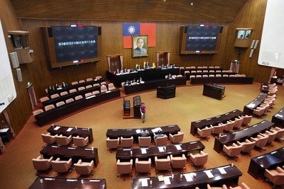 Sidang Yuan Legislatif priode baru disepakati dibuka 12 September dengan agenda pertama sidang interpelasi terhadap Perdana Ment