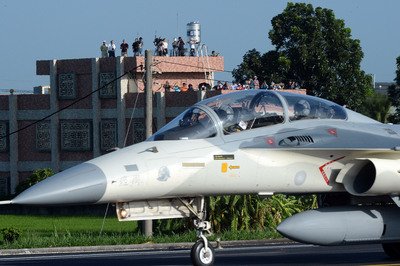 Hari Ini Diadakan Latihan Militer Di Landasan Persiapan Tempur Jalan Tol Kawasan Minshiung