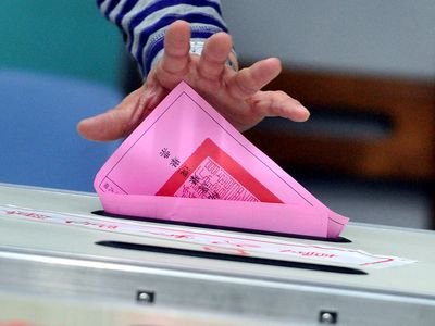 Legislator Mengajukan Konstitusi Hak Memberikan Suara Bagi Warga Genap 18 Tahun