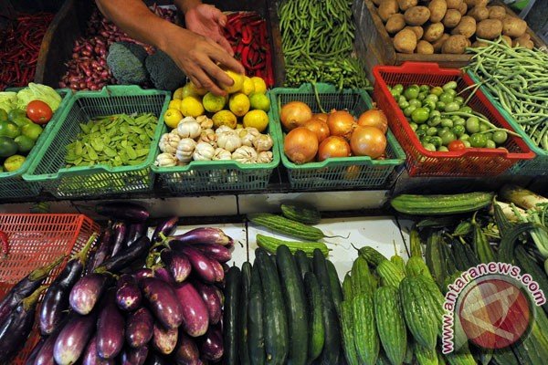 Harga BBM naik, pendapatan pedagang sayur turun
