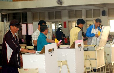 Bandara Makong Ramai dengan Penumpang yang Kembali Pulang untuk Pemilu