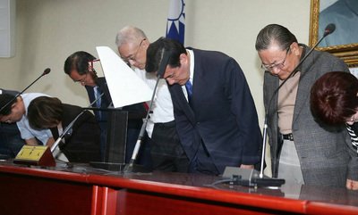 Sebagai Tanggung Jawab Kekalahan KMT  PM Jiang Mengundurkan Diri