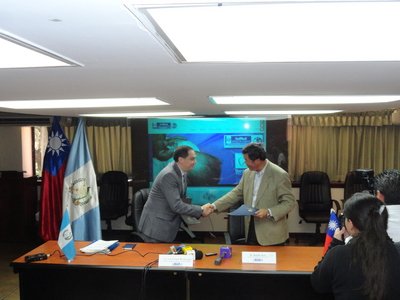 Republik Tiongkok Sumbang Guatemala Peralatan Medis