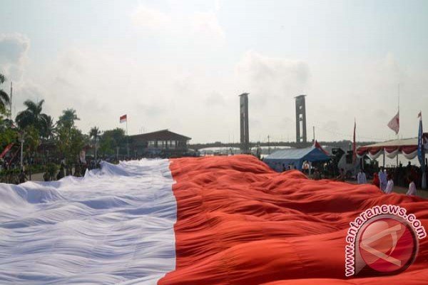 Bendera merah putih berkibar di Ukraina