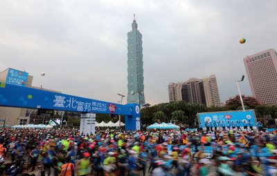 Pelari Kenya memenangkan Maraton Taipei Fubon yang diramaikan oleh 42.000 orang