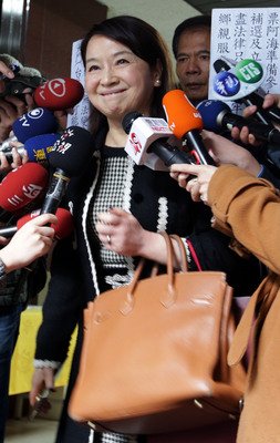 Dana Kampanye Politik Dari Ting Hsin  Presiden Mengugat Clara Chou NTD10 Juta