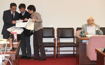 Rapat Perdana Yuan Legislatif Loloskan Ajuan Penghapusan Larangan Ijin Masuk Pengidap HIV