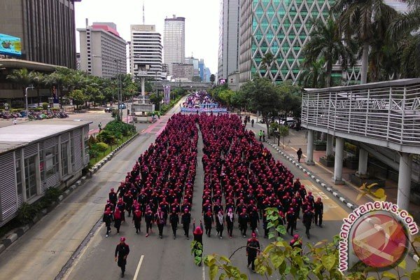 Buruh turun ke jalan, MH Thamrin siang ini 