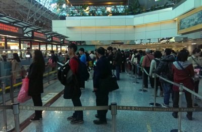 Jumlah penumpang di Bandara Taoyuan diperkirakan melampaui 120.000 orang pada hari Minggu