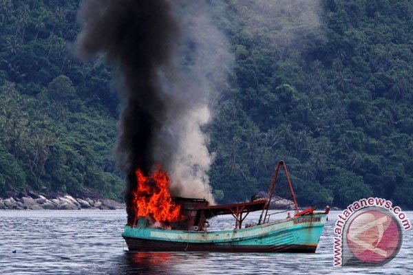 TNI AL musnahkan tiga kapal Filipina