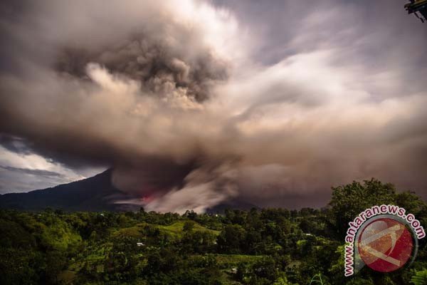 Gunung Sinabung masih bergejolak