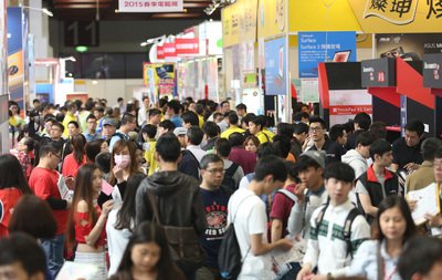 Hari Libur  Pameran Komputer Dipadati Pengunjung