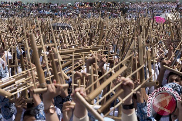 Menteri Pariwisata merinding saksikan Bandung jadi lautan angklung
