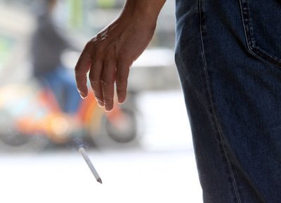 Denda Progresif Bagi Yang Sembarangan Buang Puntung Rokok