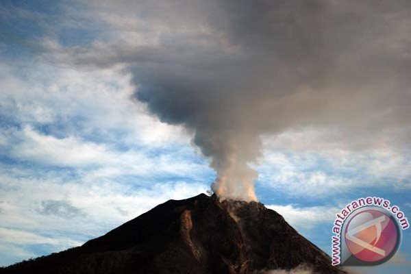 Volume lava meningkat, gunung Sinabung berstatus Awas