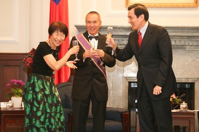 Hou Hsiao-Hsien Terima Medali Penghargaan Mengharapkan Bantuan Dana Perfileman Baik Dari Pemerintah Maupun Swasta