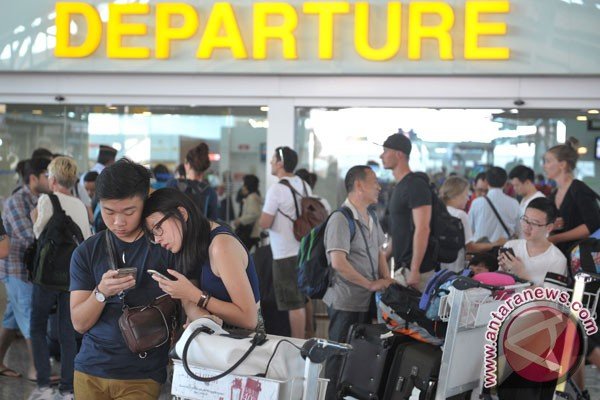 Bandara Ngurah Rai ditutup, ratusan penerbangan dibatalkan