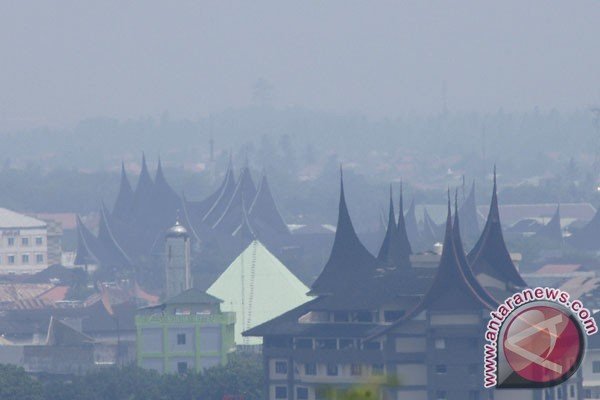Asap Sumatera dan Kalimantan kian pekat