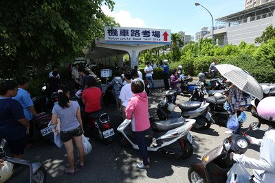 Tahun 2015 Ujian Lapangan SIM Motor Taiwan Tambah 4 Mata Ujian Baru