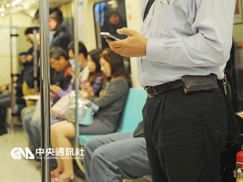 Taiwan Peringkat 5 Dunia Pembersih Sampah Telepon Pintar