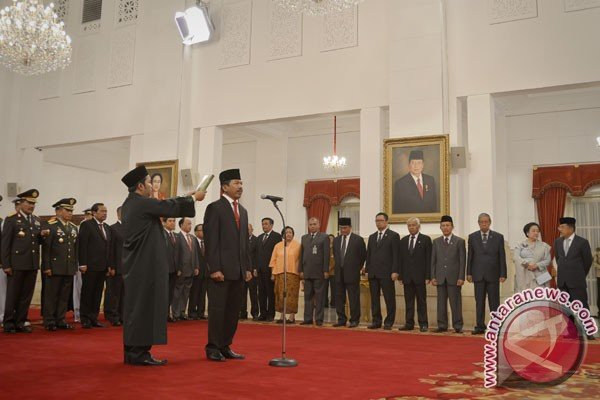 Dihadiri Megawati, Presiden Jokowi lantik 13 duta besar
