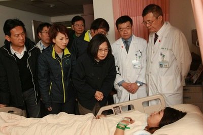 (Gempa Meinong) Tsai Ing-wen melawat korban gempa di Tainan