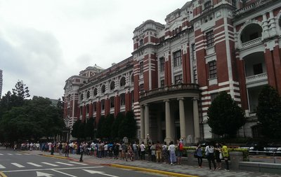Pengunjung Istana Presiden  Wisatawan Daratan Tiongkok Terbanyak